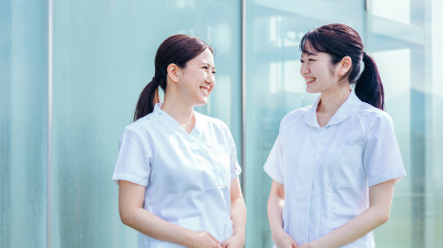 若い２人の女性看護師