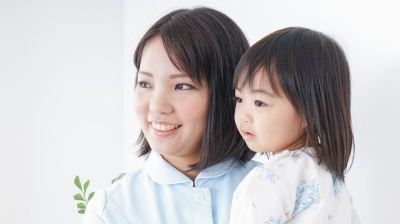 お母さん看護師と赤ちゃん